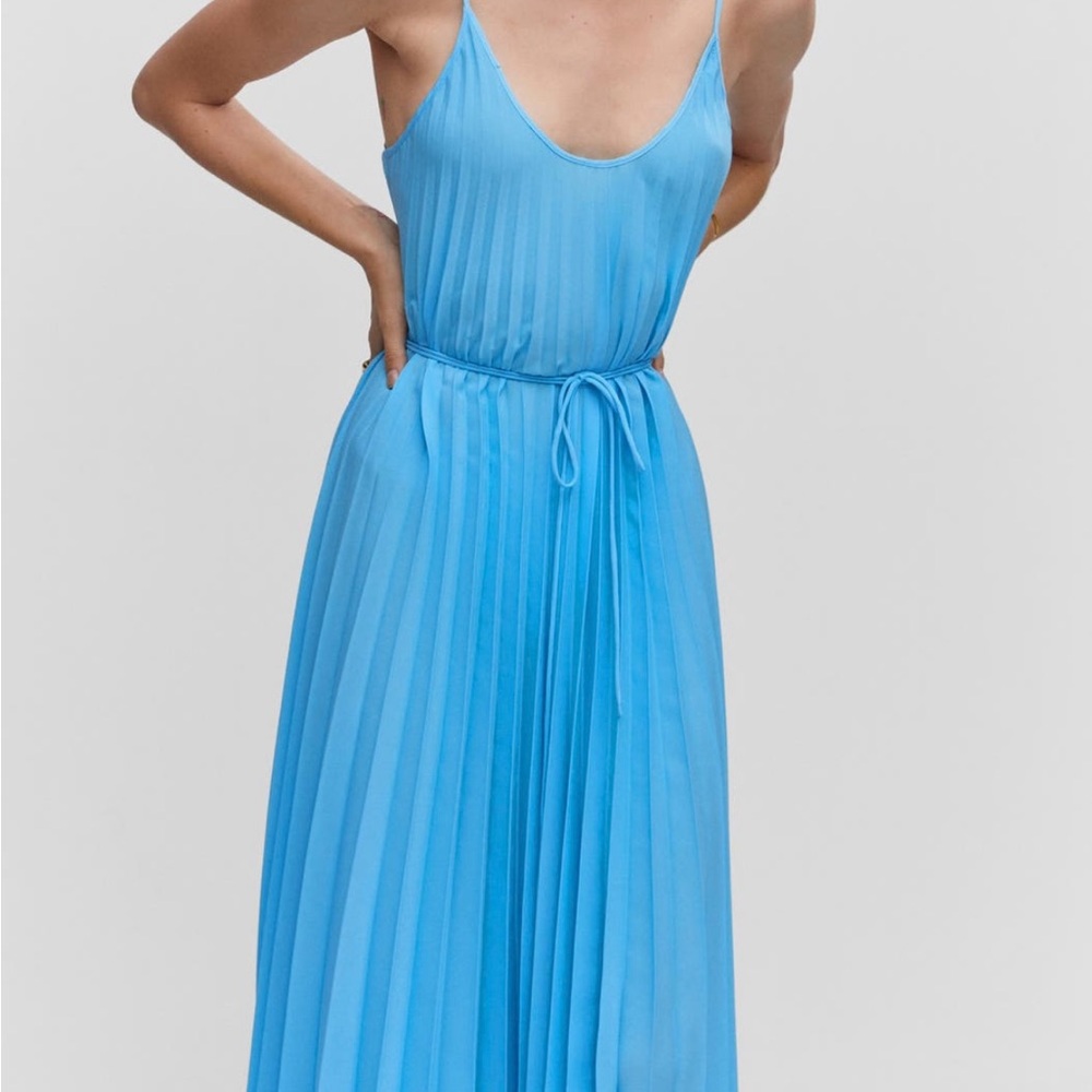 MANGO

Pleated Slipdress.
Size Small. Brand new , tag on.
Never worn